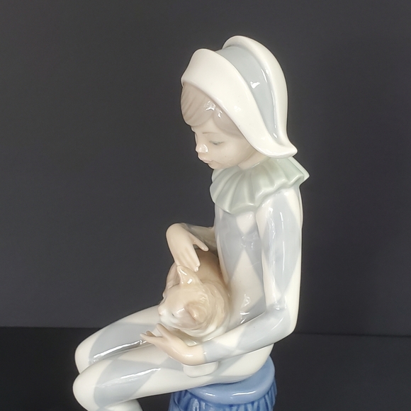 NAO by Lladró Figurine Harlequin with Cat Porcelain Figurine - Picture 8 of 12